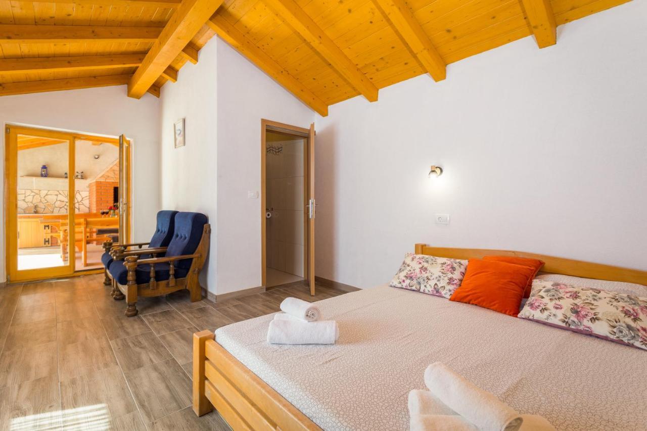 Villa Ena Pula Eksteriør billede